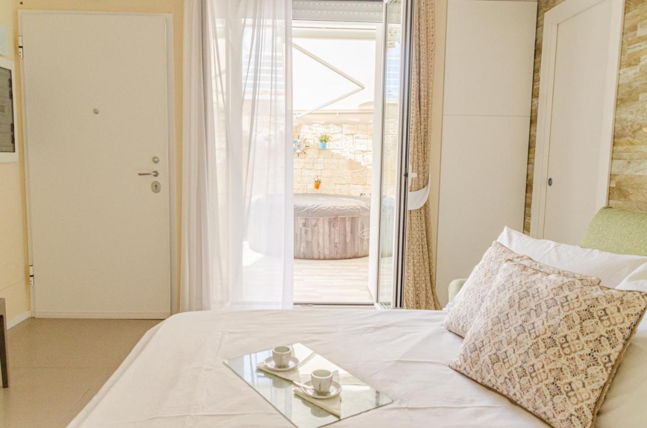 Vila Apulialux Little Jem W Jacuzzi / 180 Steps From Sea Polignano a Mare Exteriér fotografie