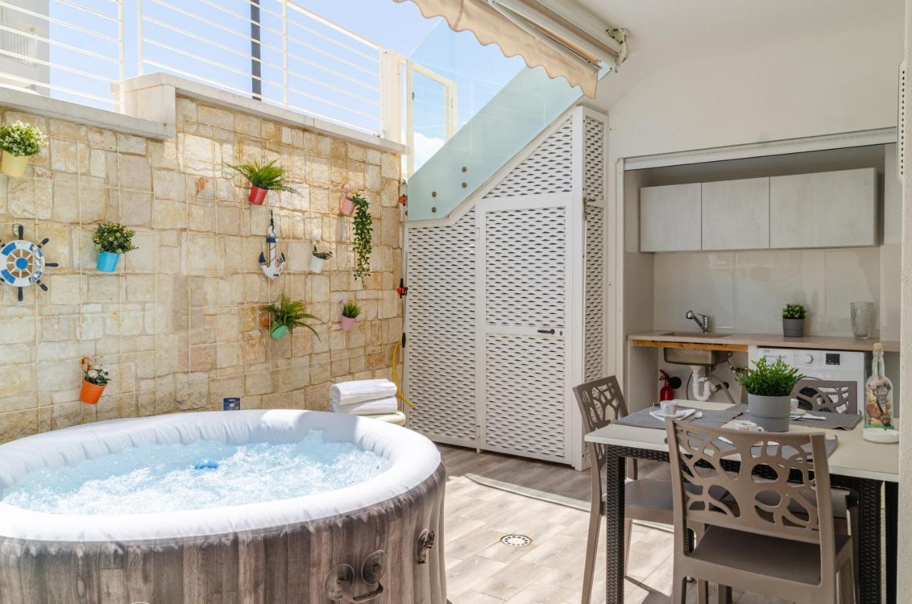 Vila Apulialux Little Jem W Jacuzzi / 180 Steps From Sea Polignano a Mare Exteriér fotografie